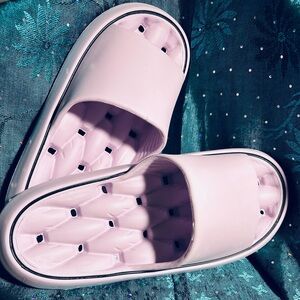 Slippers NEW Quick Dry Slides Women’s Sz 9.5 - 10 Soft Lavender New Without Box